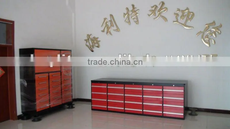 Metal tool cabinet