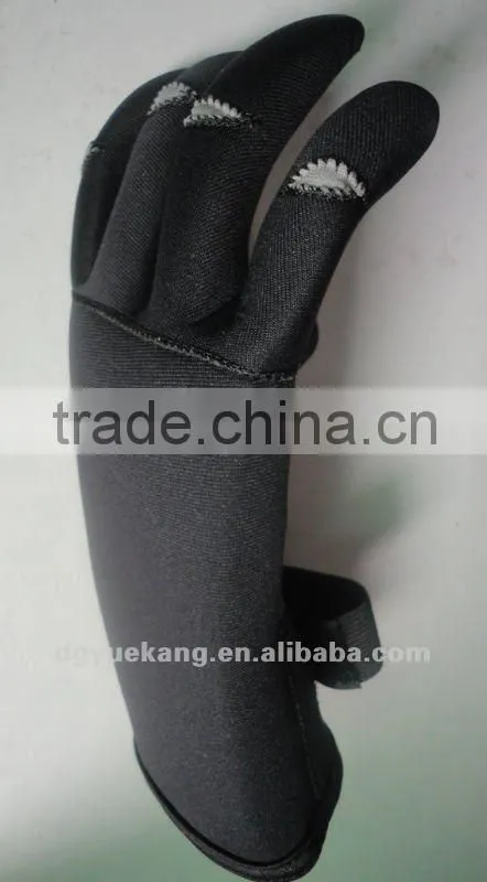 Neoprene cleaning glove