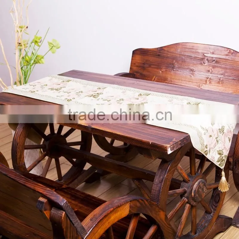 PLUS Big flower embroidery table runner