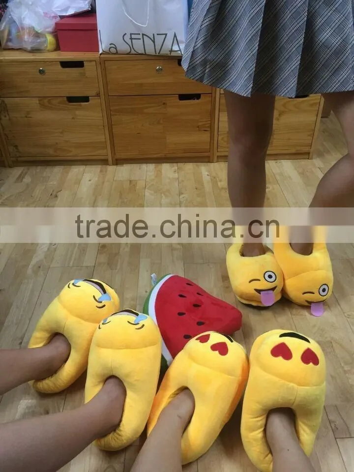 2015 Amazing Indoor Outdoor Warm Plush Heart Eyes Emoji Slippers