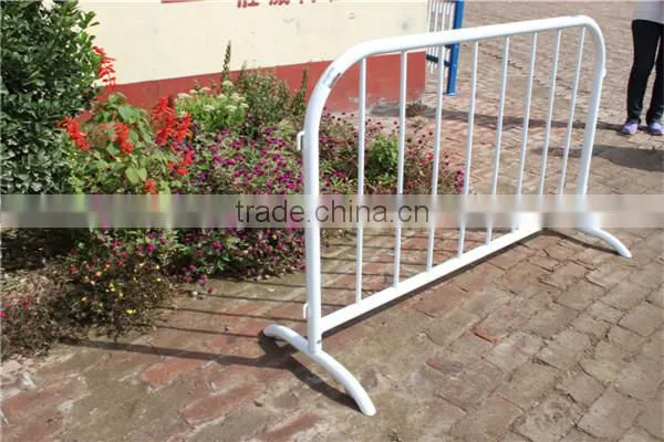 Crowd control barrier