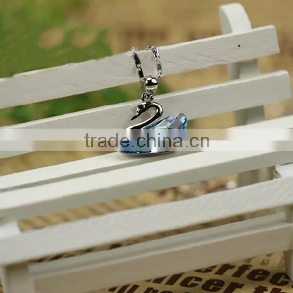 925 silver pendant with CZ stones and rhodium plating