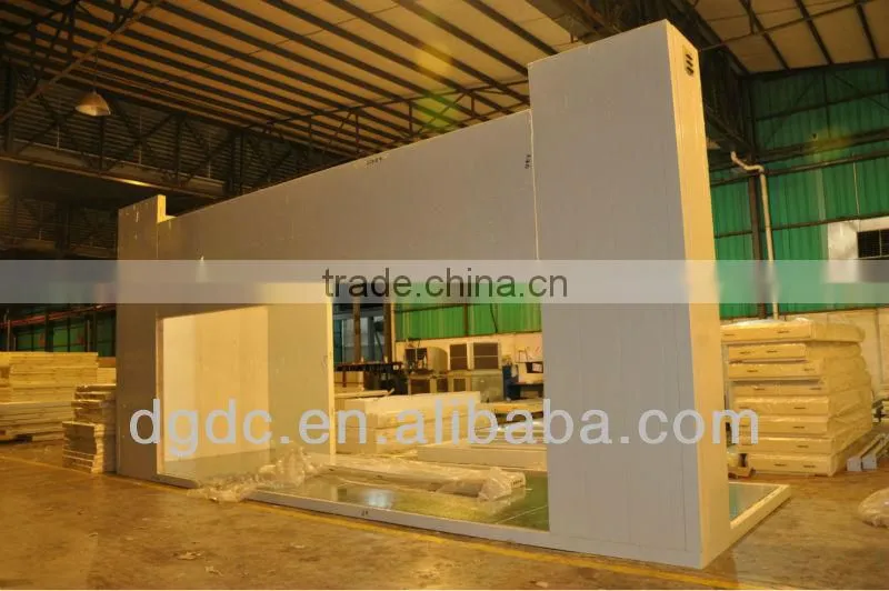 Supermarket glass door cold storage room