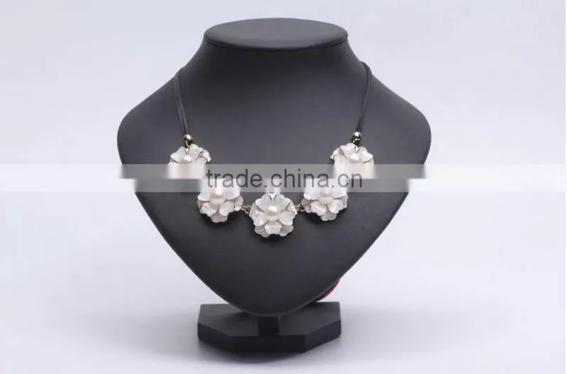 2016 elegant 9-10mm freshwater pearl flower necklace