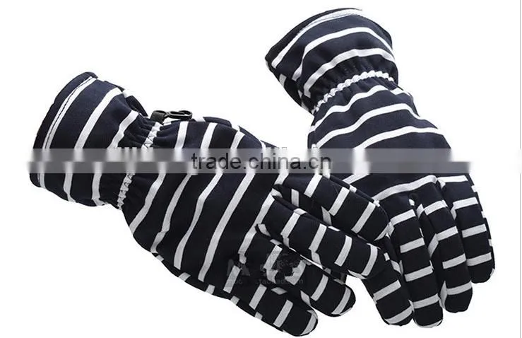 Outdoor waterproof gloves