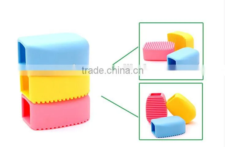 Mini eco-friendly silicone hand washing board