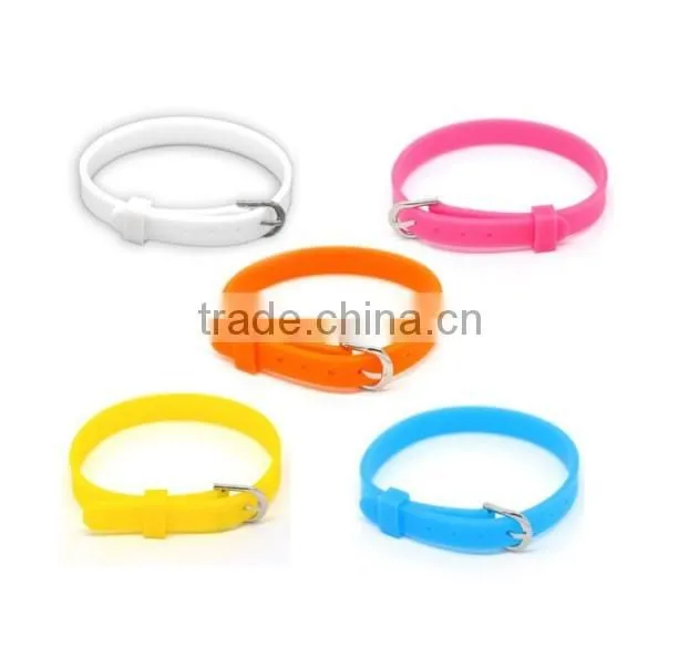 Fast Delivery Small MOQ cheap custom silicone bracelets