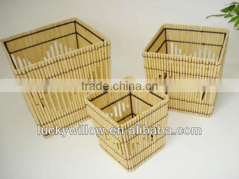 2013latested new design wicker laundry basket with lid and fabric fou big hotel