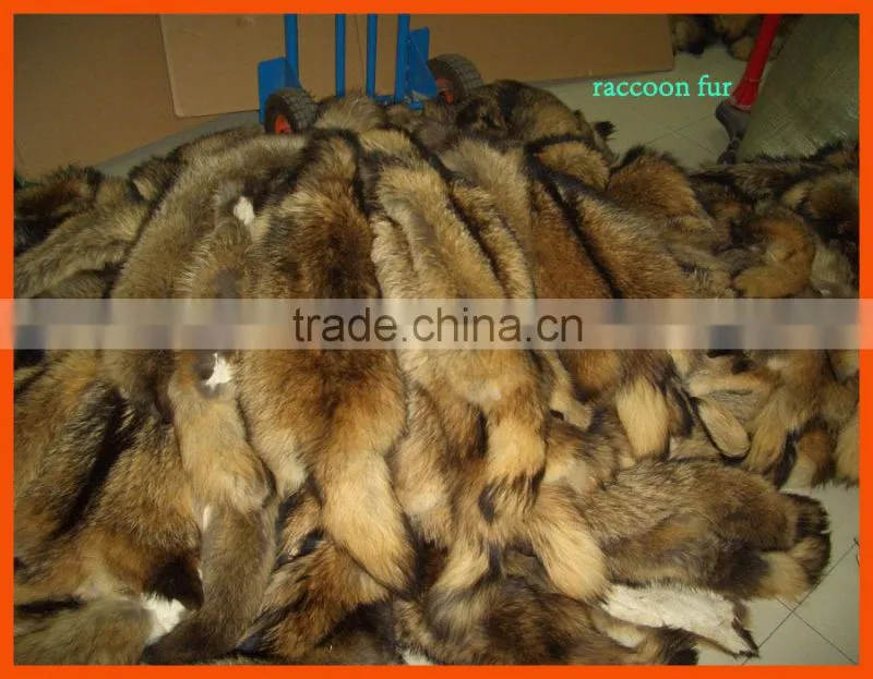 High quality natural white raccoon fur skin for sale