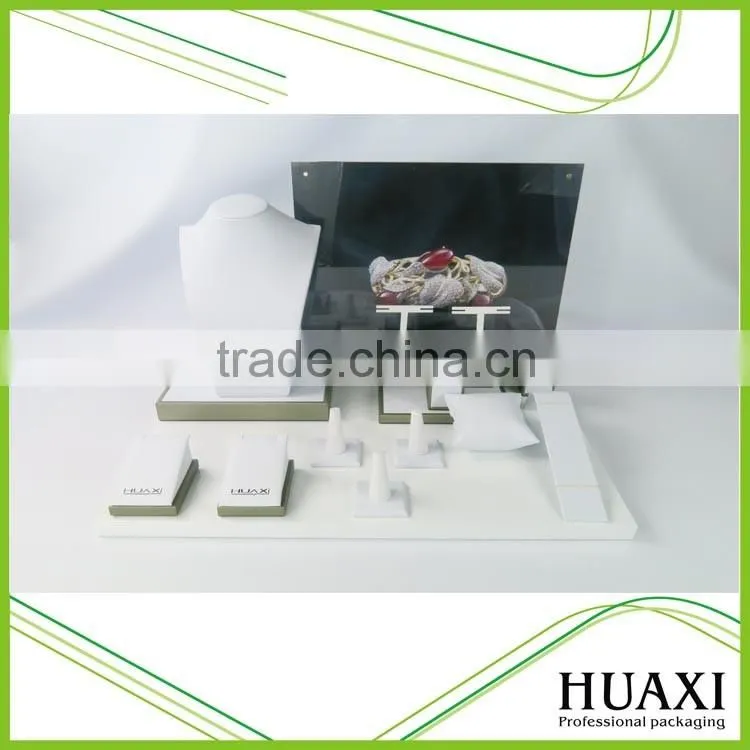 Huaxin Jewelry display stand wood brown pu jewellery stands
