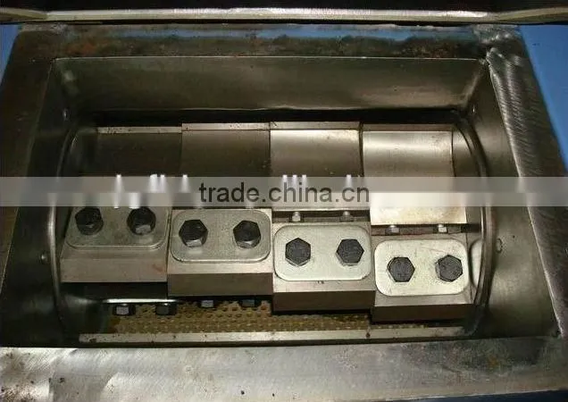 waste plastic crusher machine/PET bottle grinder/crushing machine