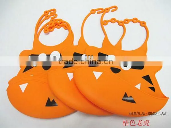 2013 Perfect design food grade silicone bib baby