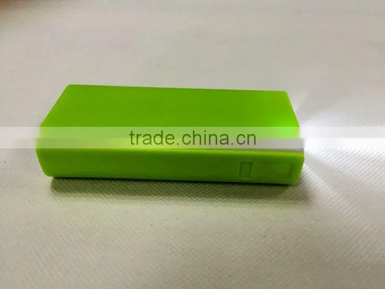 AK-03 5200mah Mobile Power Bank with LCD Digital Display and LED Flashlight for iPhone, iPad, Samsung, Nokia, HTC etc.