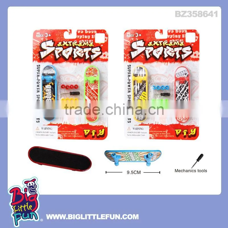 Self assemble toy extreme sport ice skates toy