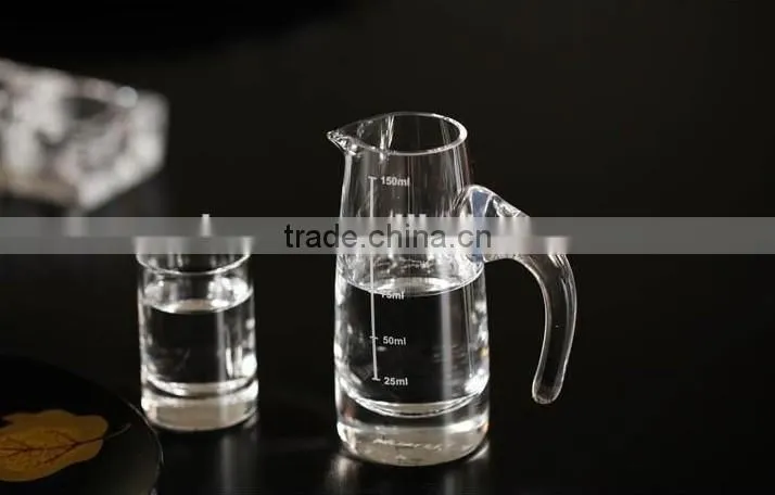 wine shaker/wiskey decanter with scale mark