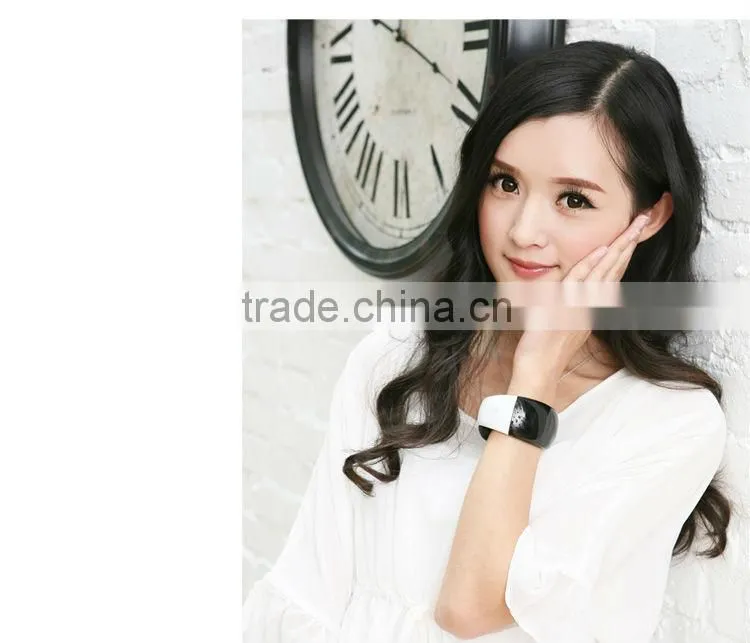 Magic vibrating bluetooth bracelet with microphone and speaker