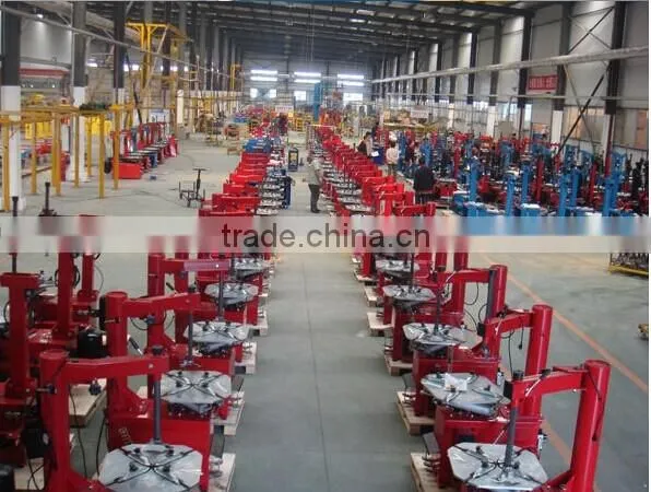 Tyre changer machine with penumatic helper arm