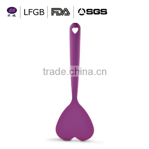 Professional customized attrive style lovely heart shape silicone spatula