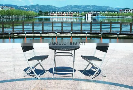 outdoor picnic table