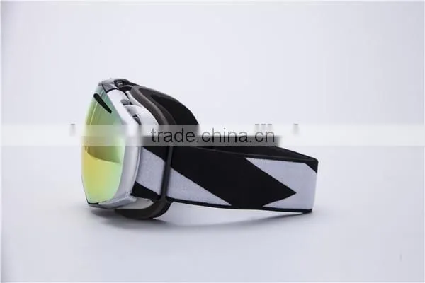 Shatter-resistant snowboard goggles for men