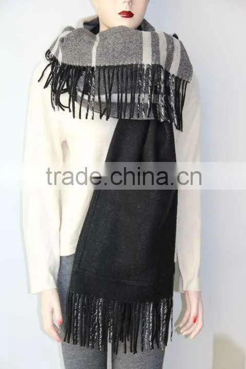 100%wool pocket scarf