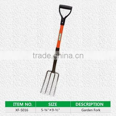 2015 factory sale carbon steel straw fork/farming form with wood short handle garden fork