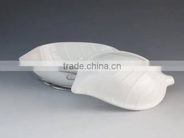2016 Fancy Leaf-Shaped Design White Ceramic Type Tureen With Metal Stand
