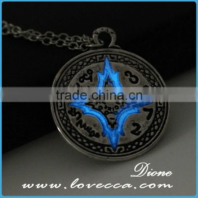 European Hot Sale beautiful glow in the dark necklace heart pendants