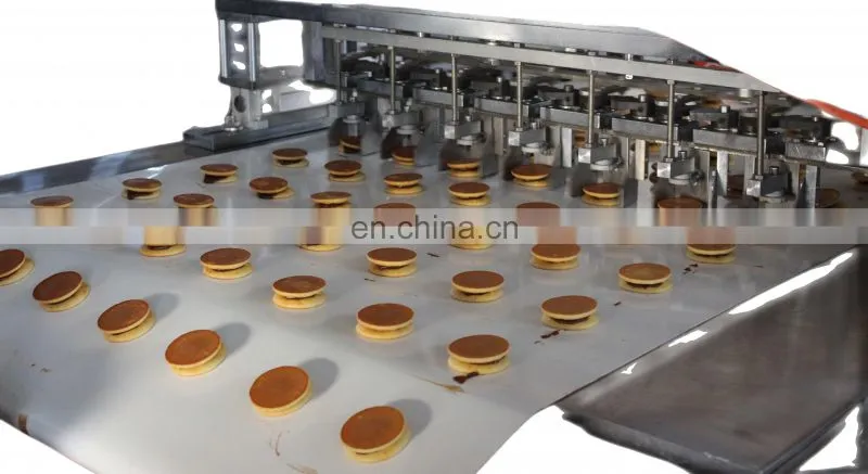 Automatic pancake dorayaki cake making machine