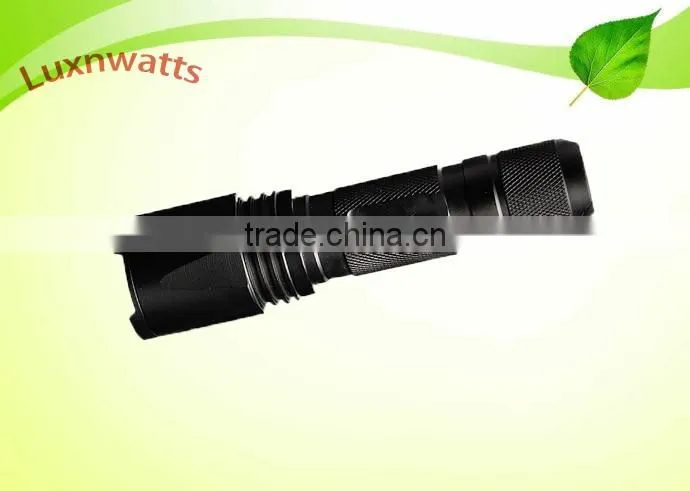 Waterproof 600 Lumen LED Light Source Zoomable Flashlight