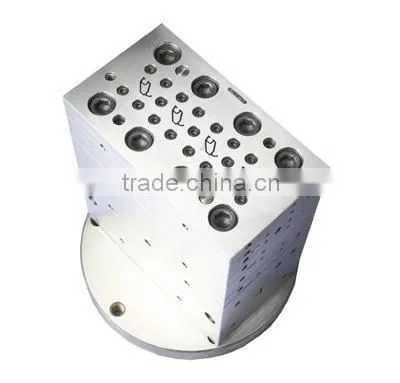 High speed extrusion tooling for plastic doors and windows with long life and high quality