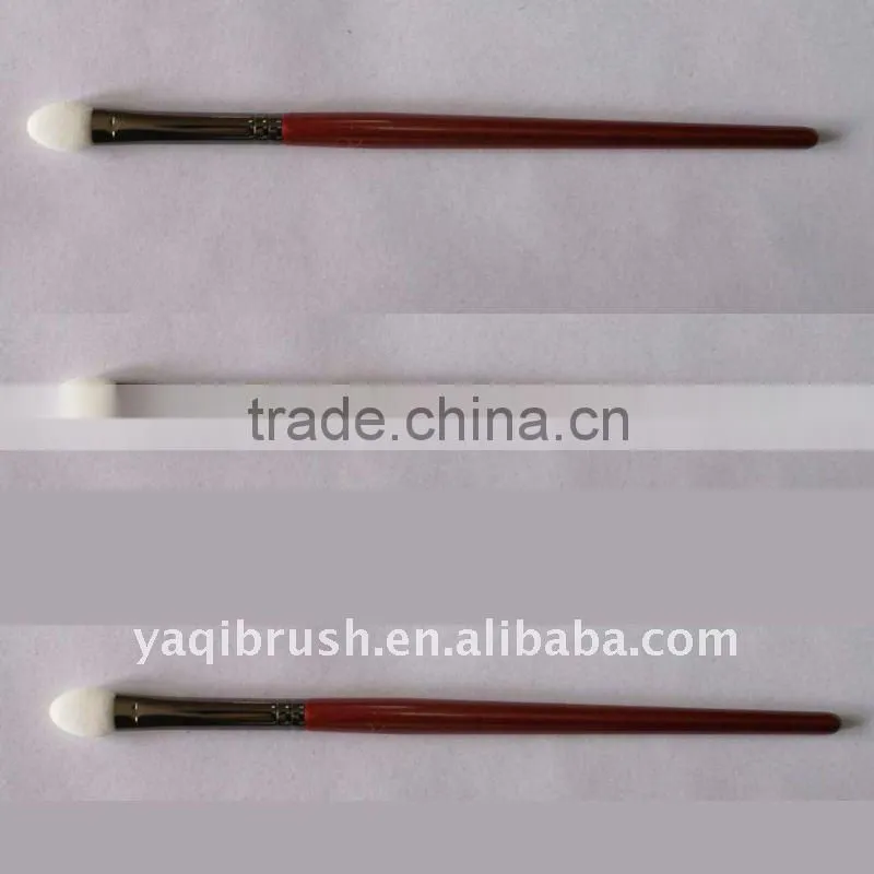 Sponge Eyeshadow Brush with Alu-Ferrule and Wooden Handle