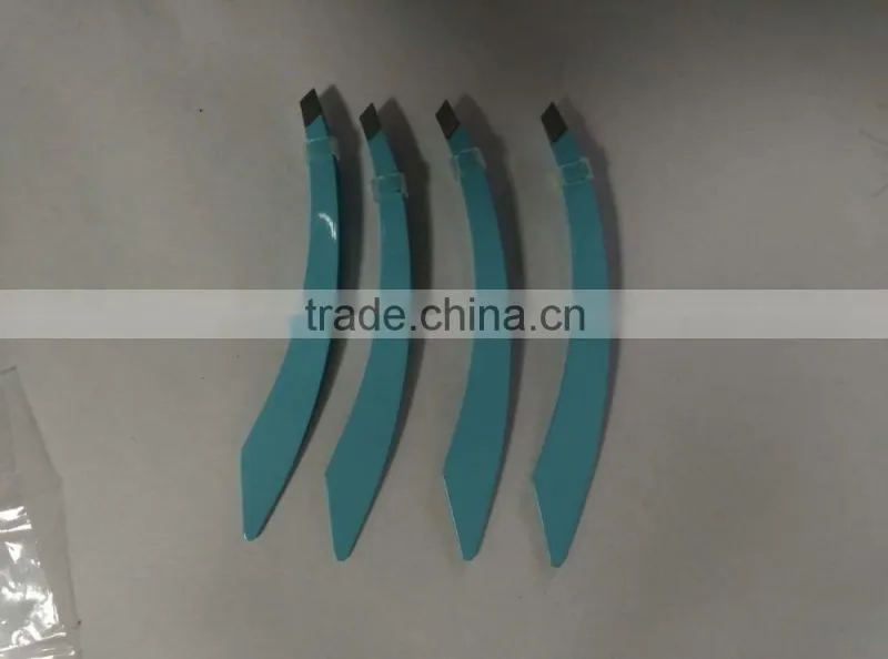 Rounded Tip Type and Eyebrow Use tweezers