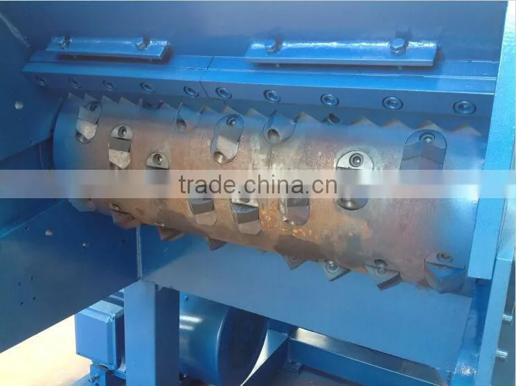 Hard plastic lump single shaft shredder