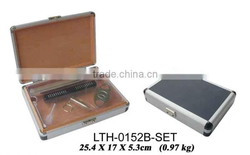 Aluminum cigar case with simple design ,Cigar Humidor inside lined with Mahogany