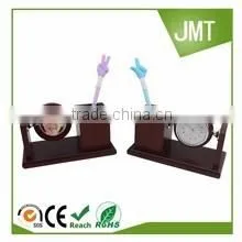 2016 Delicate design leather table clock
