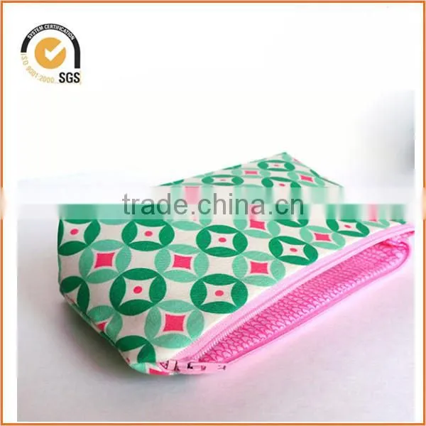 Green Geometric Zipper Pouch - Makeup Bag By Chiqun Donggaun CQ-H02022