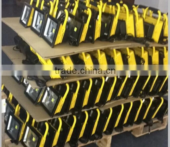 solar led flood light with pir motion sensor