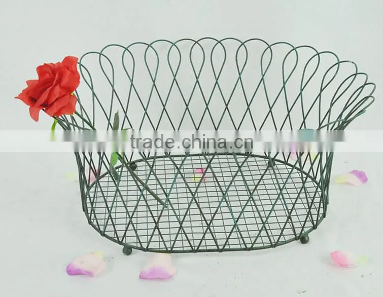 Rusty roling iron wire basket for outdoor
