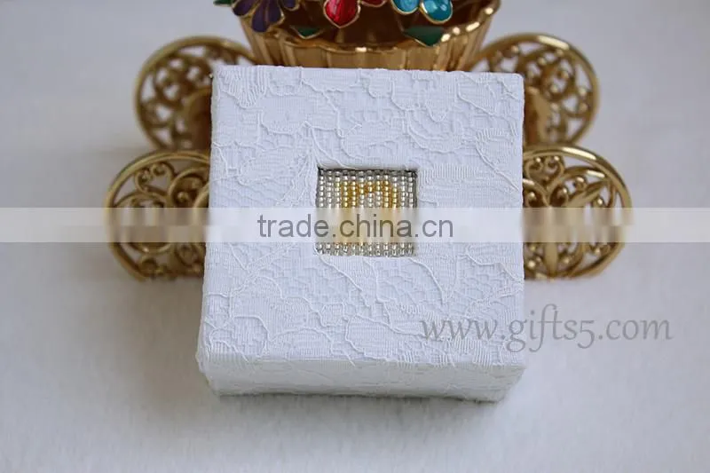 Custom made Luxury wedding jewelry packaging box with beaded name plate of R