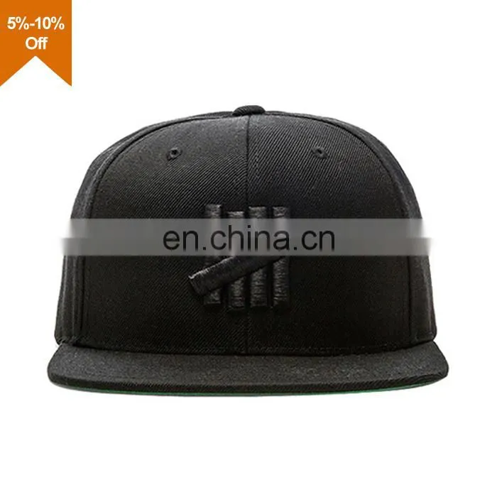 Professional baseball cap without top button