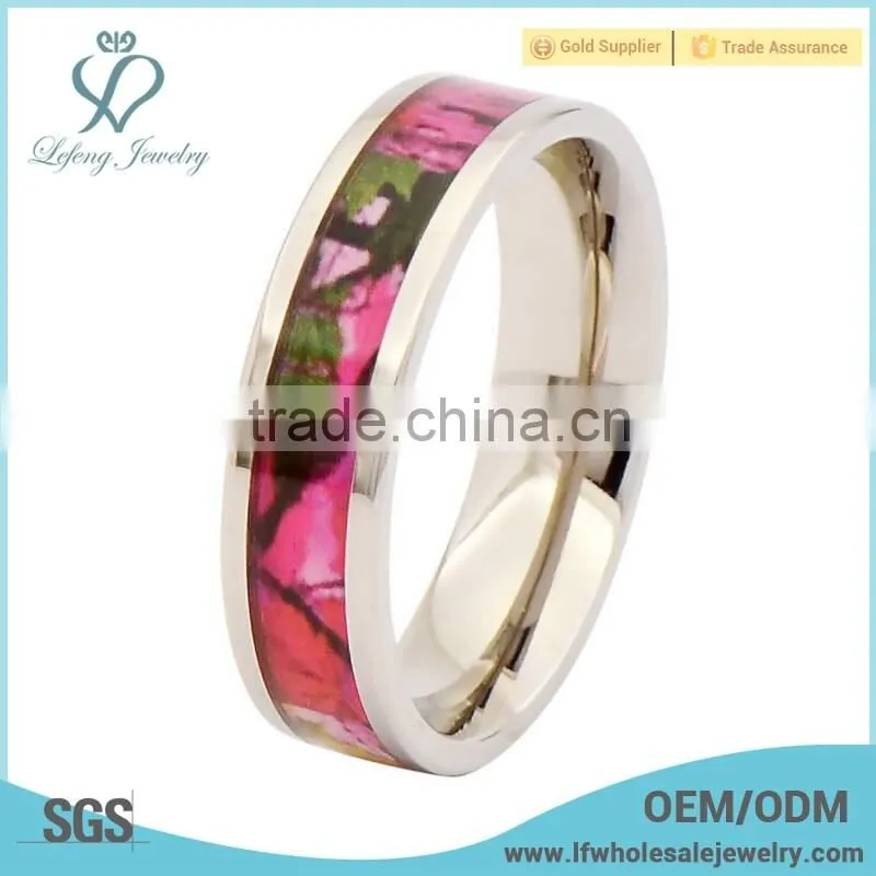 Bright-coloured titanium camouflage wedding rings