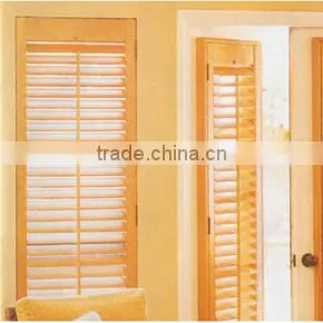 Convinient wood plantation shutter