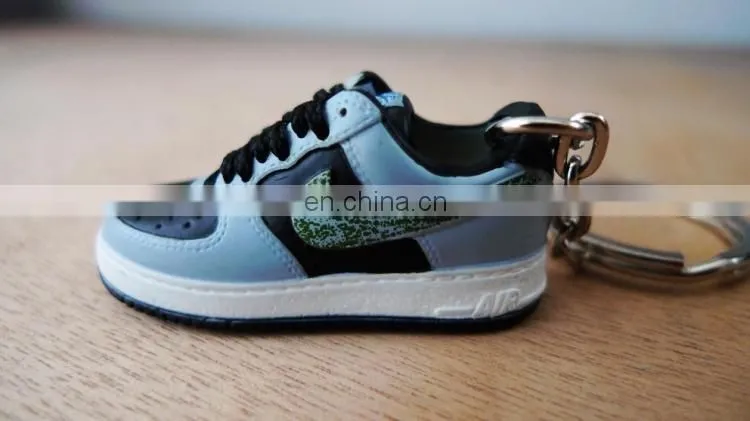 Wholesale keychain manufacturer 3d figure keychain/custom figure keychain