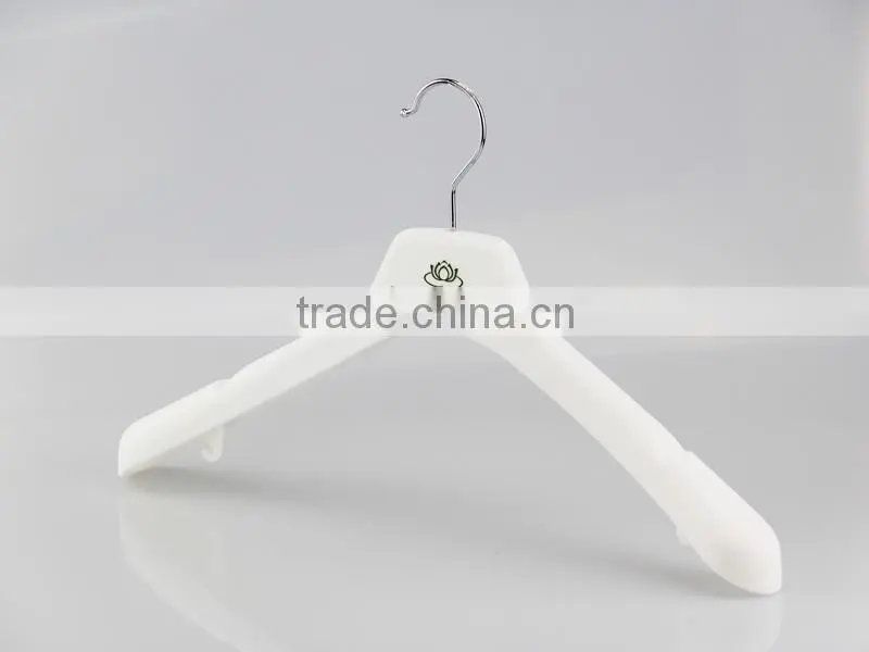 plastic top hanger customize logo velvet flocked hanger