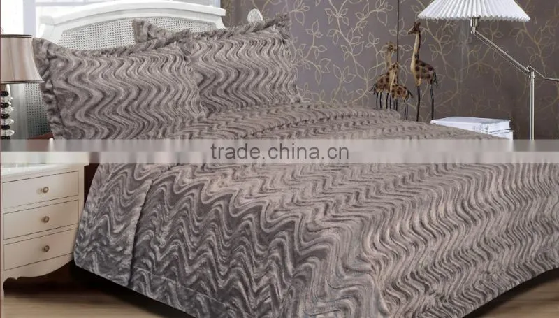 warm and luxury faux fur throw with pillow bedding set
