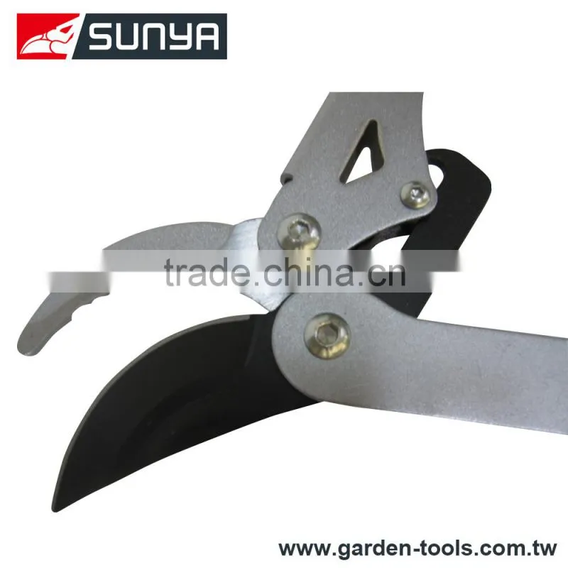 Manual lightweight rollering bypass lopper