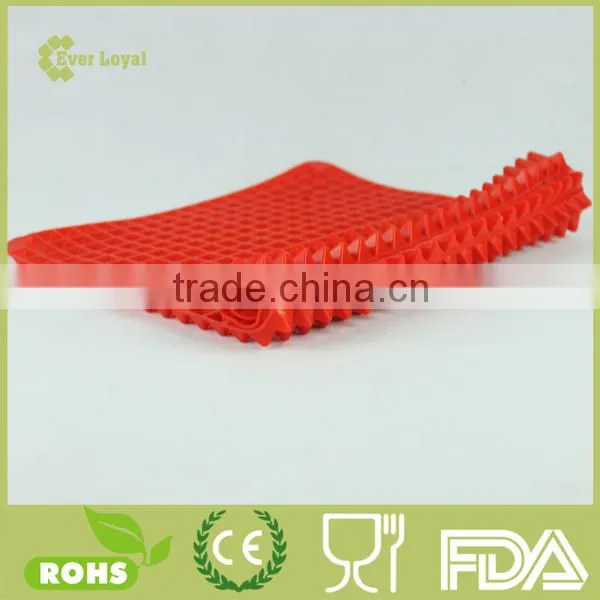 PYRAMID PAN Fat-Reducing Silicone Cooking Mat