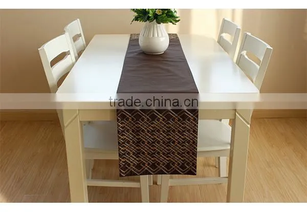China Machine Embroidery Chocolate Brown Table Runner