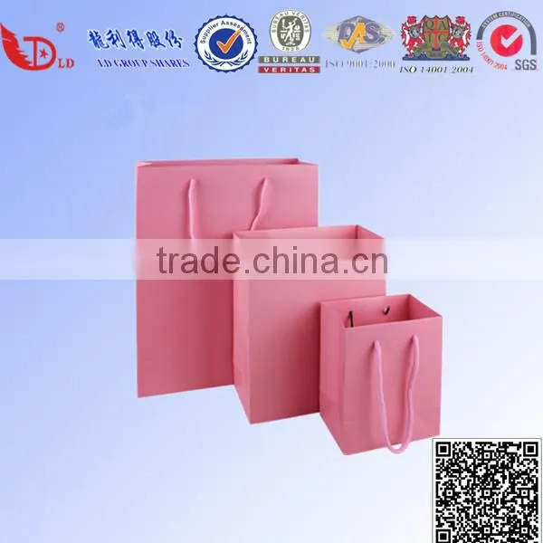 Wholesale printed Christmas paper bag, raw material of paper bag